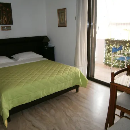 Antonios 4*
